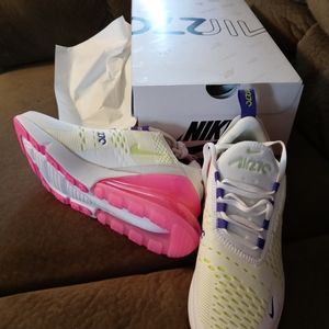 Nike 270s size 7 only worn once